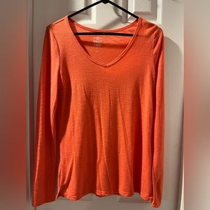 V-neck long sleeve shirt.